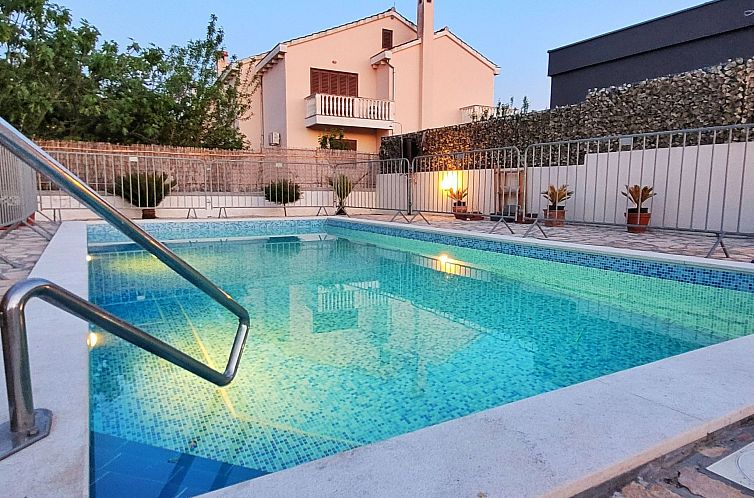 Vakantiehuis Villa Valentina Nin mit beheiztem Pool in Meere