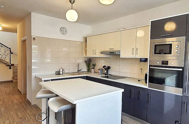 Vakantiehuis Villa Valentina Nin mit beheiztem Pool in Meere