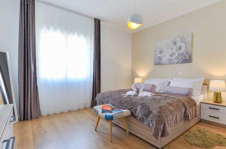 Vakantiehuis Villa First Hill with heated pool