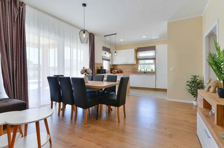 Vakantiehuis Villa First Hill with heated pool