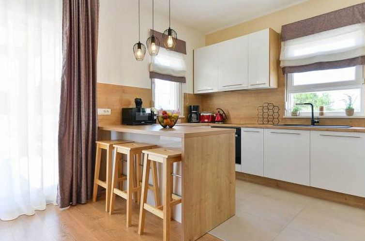 Vakantiehuis Villa First Hill with heated pool