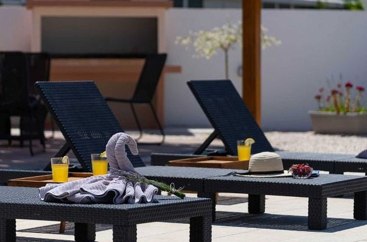 Vakantiehuis Villa First Hill with heated pool