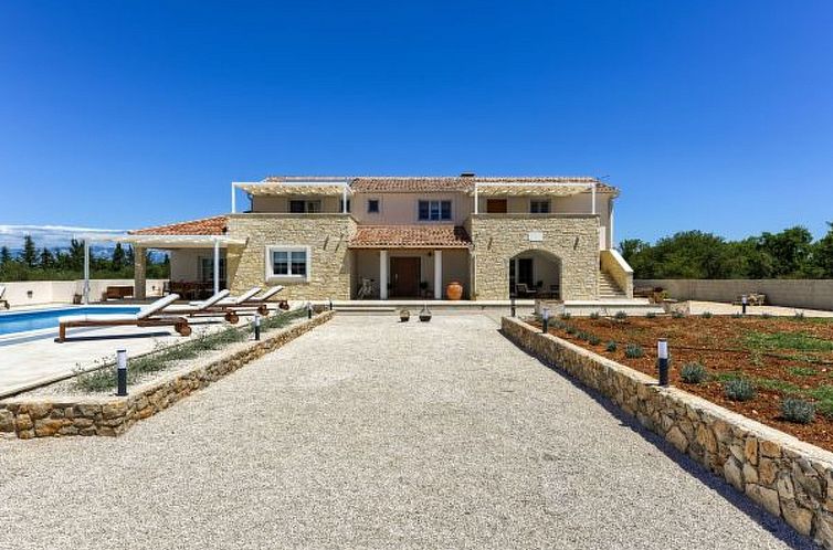 Vakantiehuis Villa Andamalu with heated pool