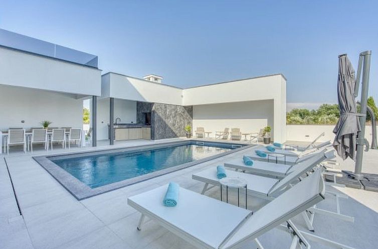Vakantiehuis Villa Elena with two pools and spa