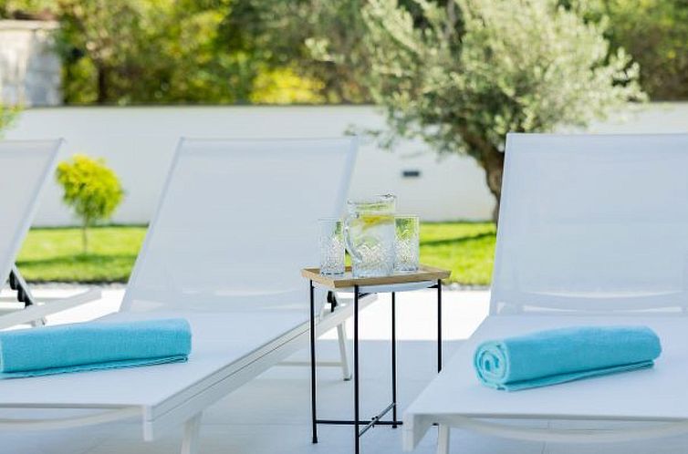 Vakantiehuis Villa Elena with two pools and spa