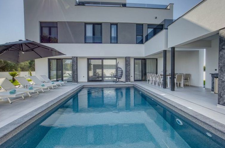 Vakantiehuis Villa Elena with two pools and spa