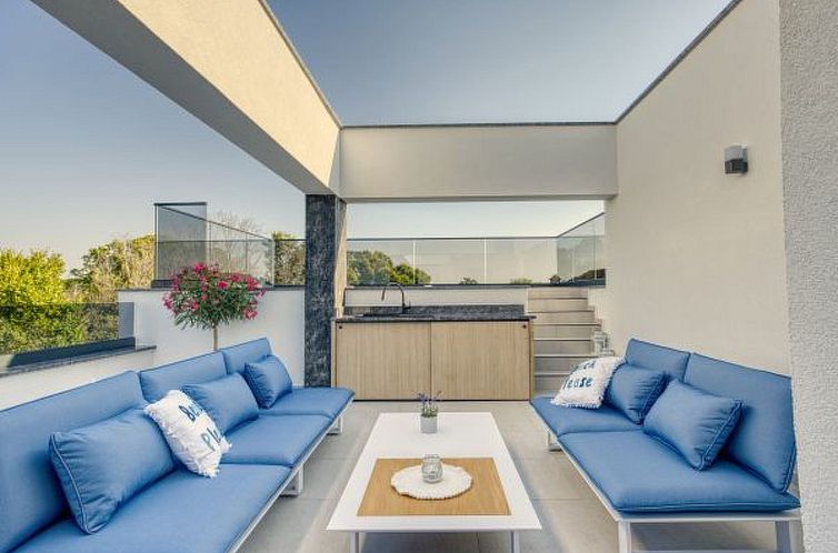 Vakantiehuis Villa Elena with two pools and spa