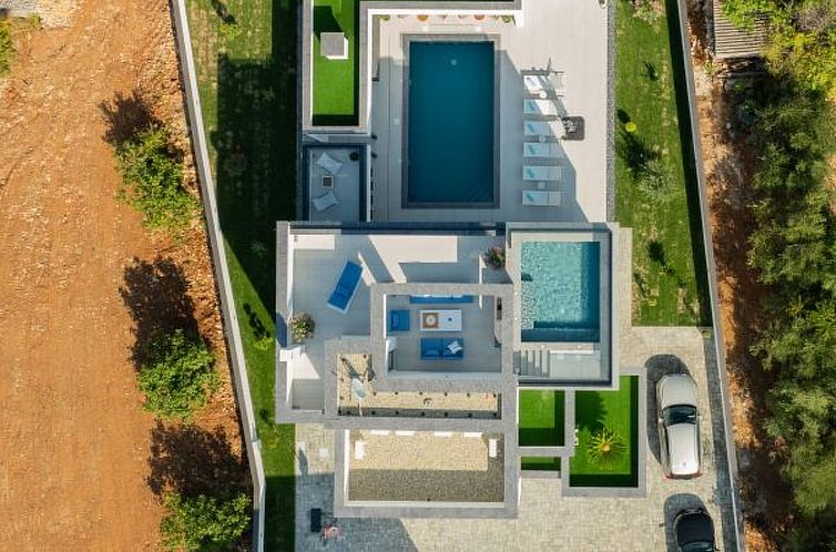 Vakantiehuis Villa Elena with two pools and spa