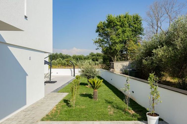 Vakantiehuis Villa Elena with two pools and spa