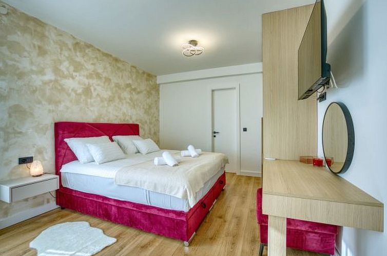 Vakantiehuis Villa Elena with two pools and spa