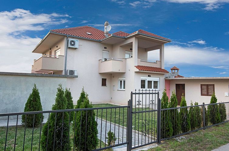 Vakantiehuis Villa "Sonnenblume" mit eigenem Garten und Gril