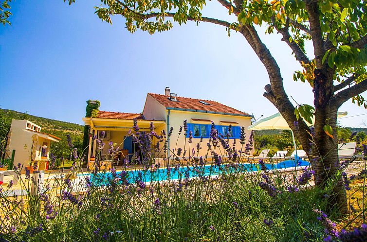 Unterkunft 10345602 - Ferienhaus Dalmatien - Vakantiehuis Romantisches Haus in Krušvar mit privatem Pool