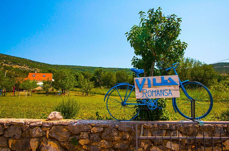 Vakantiehuis Romantisches Haus in Krušvar mit privatem Pool