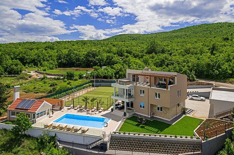 Unterkunft 10346502 - Ferienhaus Dalmatien - Vakantiehuis Großes Haus in Lokvičići mit privatem Pool