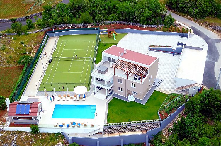 Vakantiehuis Großes Haus in Lokvičići mit privatem Pool