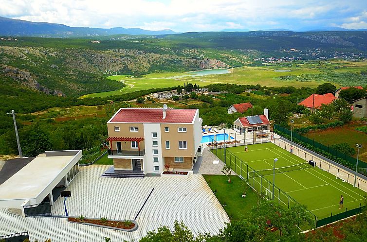 Vakantiehuis Großes Haus in Lokvičići mit privatem Pool