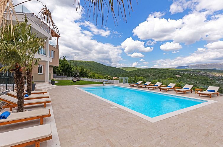 Vakantiehuis Großes Haus in Lokvičići mit privatem Pool