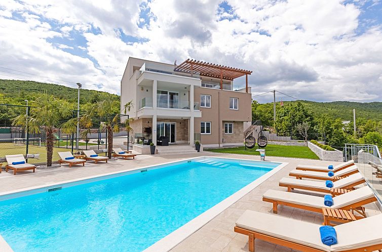 Vakantiehuis Großes Haus in Lokvičići mit privatem Pool