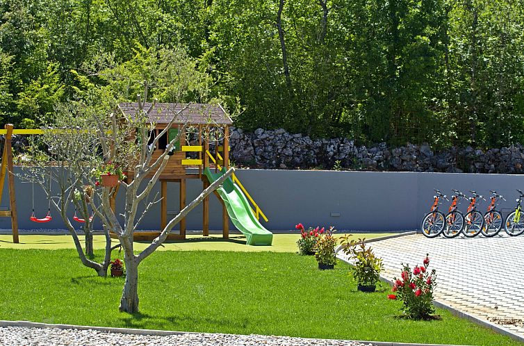 Vakantiehuis Großes Haus in Lokvičići mit privatem Pool
