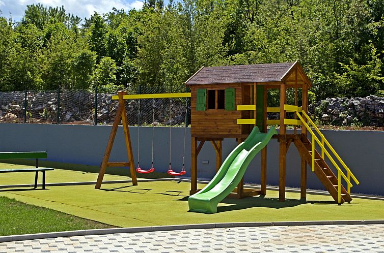 Vakantiehuis Großes Haus in Lokvičići mit privatem Pool