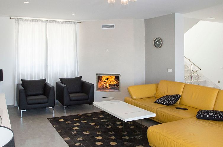 Vakantiehuis Großes Haus in Lokvičići mit privatem Pool