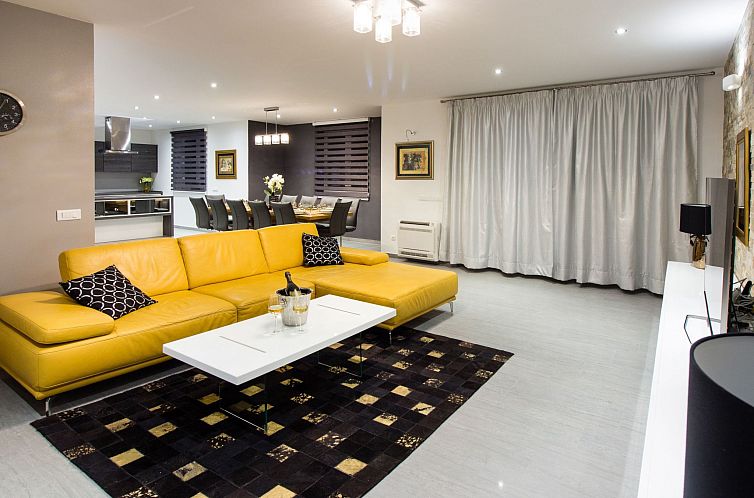 Vakantiehuis Großes Haus in Lokvičići mit privatem Pool