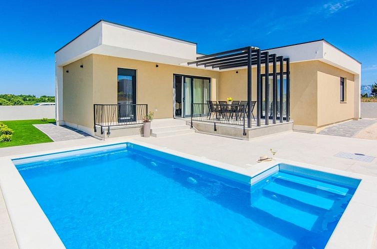 Unterkunft 10347107 - Ferienhaus Dalmatien - Vakantiehuis Neues modernes Poolhaus in Privlaka