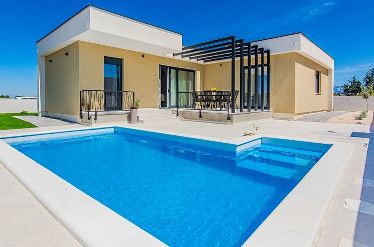 Vakantiehuis Neues modernes Poolhaus in Privlaka