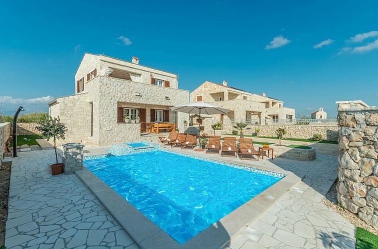 Vakantiehuis Villa mit beheiztem Pool, schöne Aussicht, Str