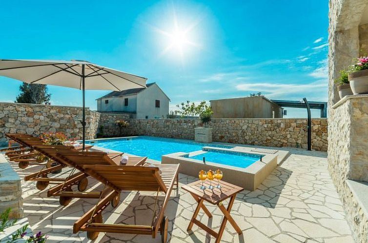 Vakantiehuis Villa mit beheiztem Pool, schöne Aussicht, Str