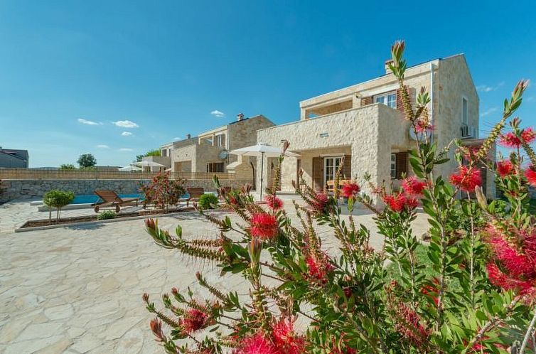 Vakantiehuis Steinvilla mit Pool, Meerblick, Nähe Sandstran