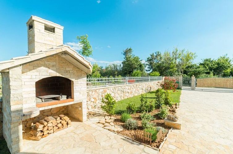 Vakantiehuis Steinvilla mit Pool, Meerblick, Nähe Sandstran