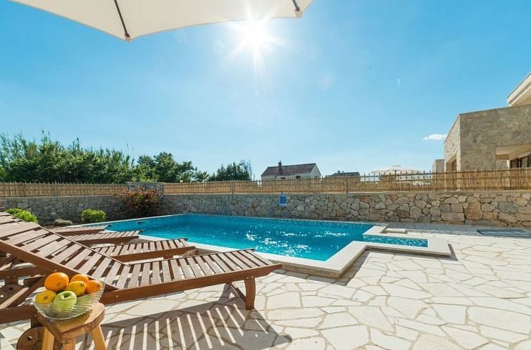 Vakantiehuis Steinvilla mit Pool, Meerblick, Nähe Sandstran