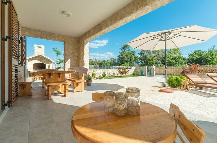 Vakantiehuis Steinvilla mit Pool, Meerblick, Nähe Sandstran