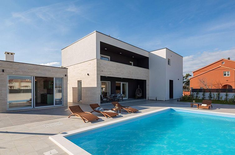 Vakantiehuis Villa in Strandnähe, Pool, Kinderspielplatz