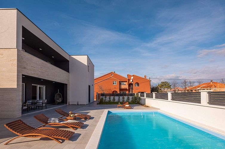 Vakantiehuis Villa in Strandnähe, Pool, Kinderspielplatz