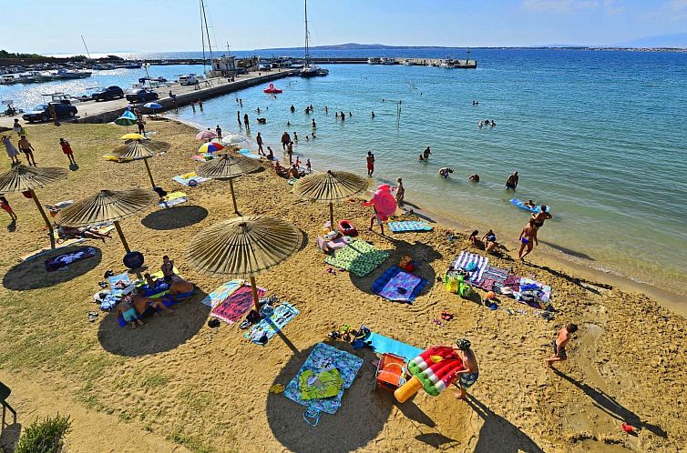 Vakantiehuis Strandhaus mit Pool in Meeresnähe