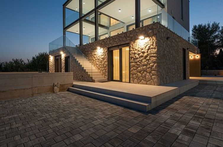 Vakantiehuis Seafront Villa Aurea with pool and seaview