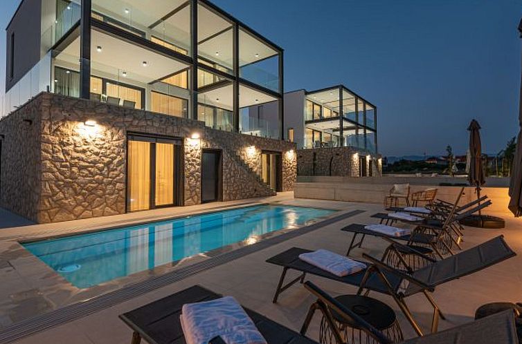 Vakantiehuis Seafront Villa Aurea with pool and seaview