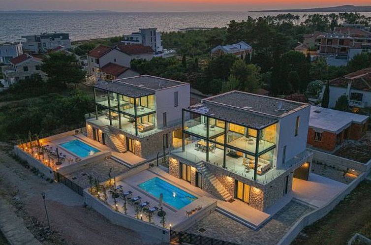 Vakantiehuis Seafront Villa Aurea with pool and seaview