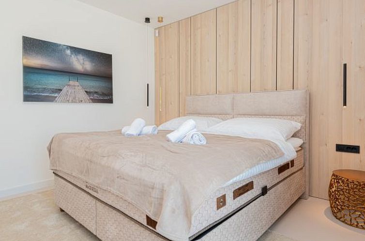 Vakantiehuis Seafront Villa Aurea with pool and seaview