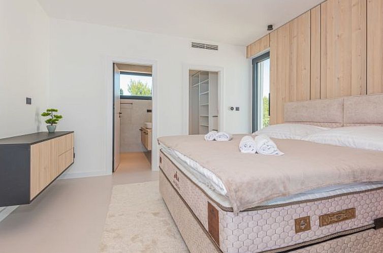 Vakantiehuis Seafront Villa Aurea with pool and seaview