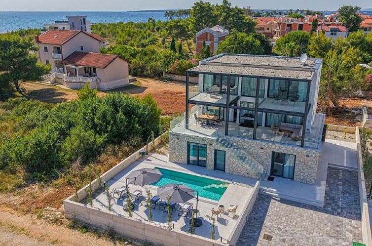 Vakantiehuis Seafront Villa Aurea with pool and seaview