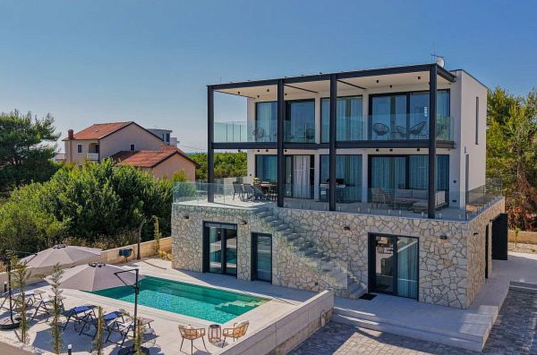 Vakantiehuis Seafront Villa Aurea with pool and seaview