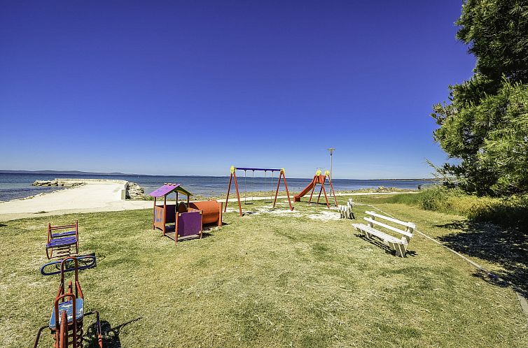 Vakantiehuis Seafront Villa Serena with pool and seaview