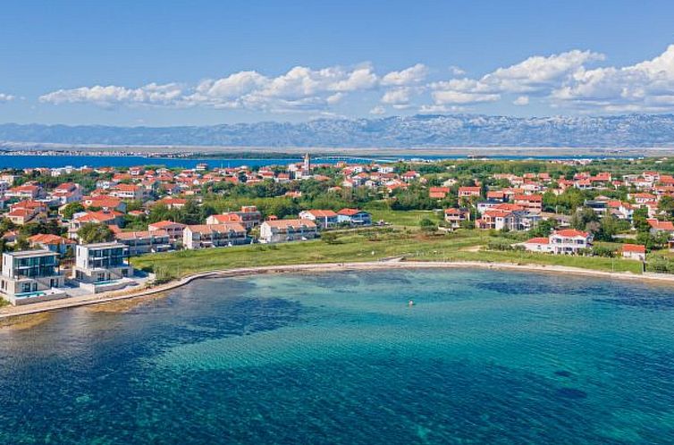 Vakantiehuis Seafront Villa Serena with pool and seaview