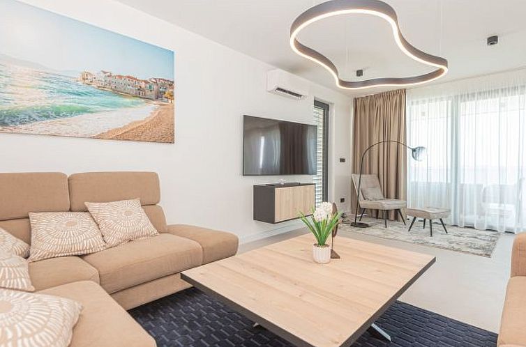 Vakantiehuis Seafront Villa Serena with pool and seaview
