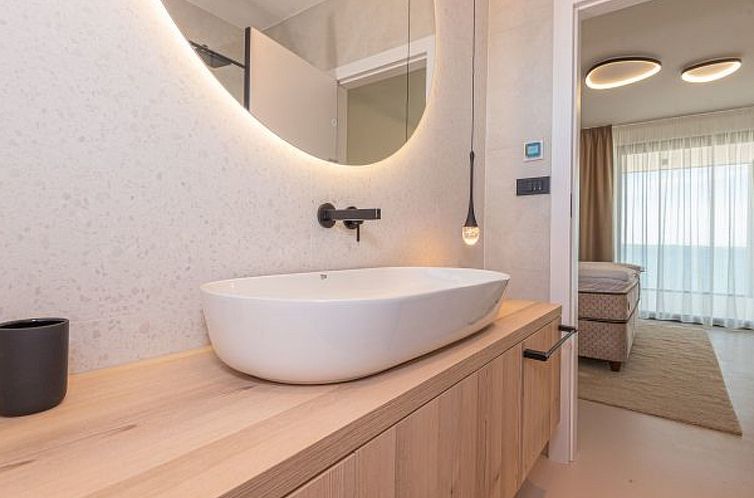 Vakantiehuis Seafront Villa Serena with pool and seaview