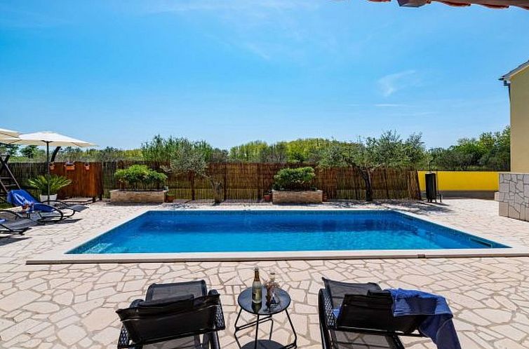 Vakantiehuis Villa Vid 01 mit beheiztem Pool - Agentur TA Le