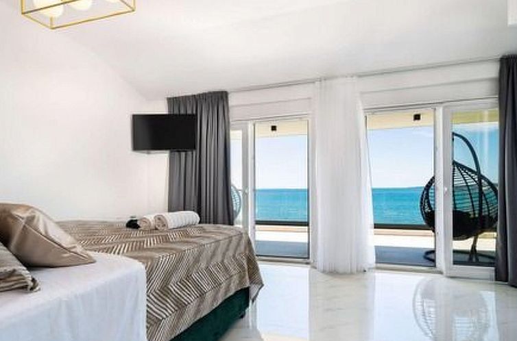 Vakantiehuis Luxuriöse Villa direkt am Meer - Agentur TA Le